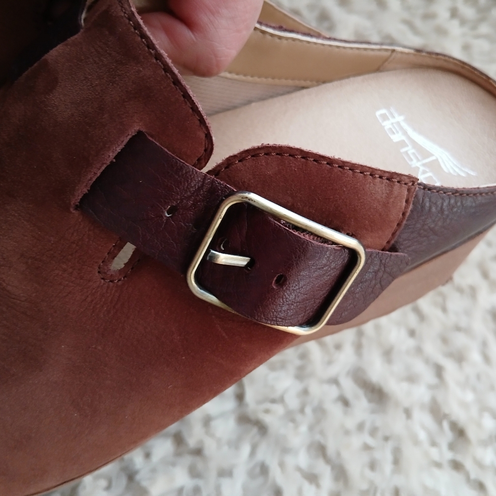 🏷 Dansko Women's CAIA Buckled Leather Wedge Clog Shoe - Picture 3 of 15